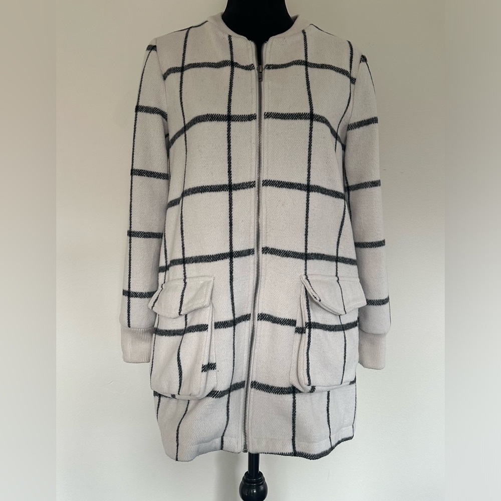 Cupcakes and Cashmere size small white and blue zip peacoat fabric, satin lining